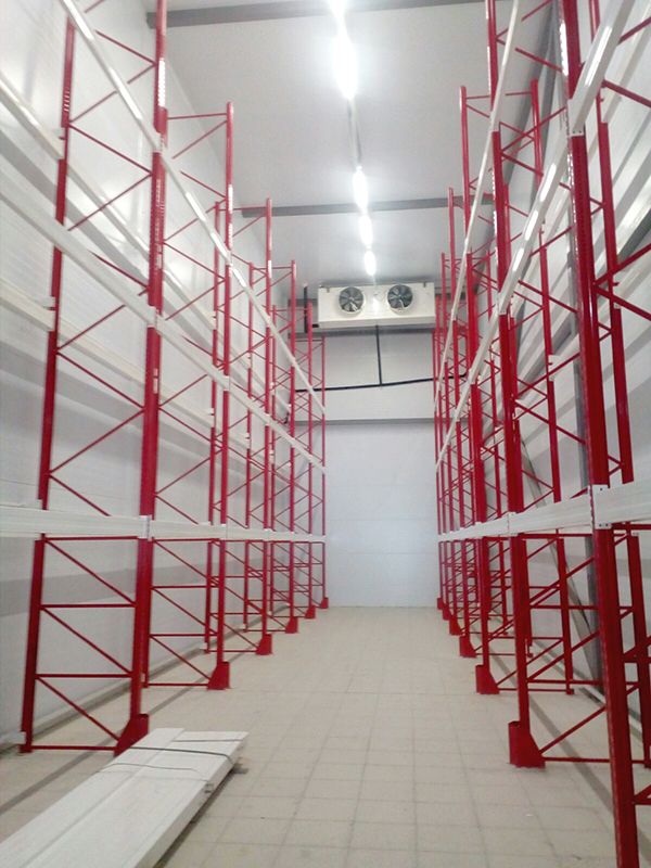 Мясокомбинат оснастил склад-холодильник стеллажным оборудованием в Санкт-Петербурге